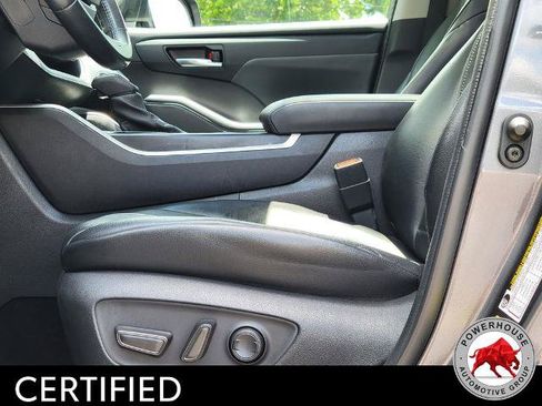 Used 2022 Toyota Highlander XLE FWD image 27