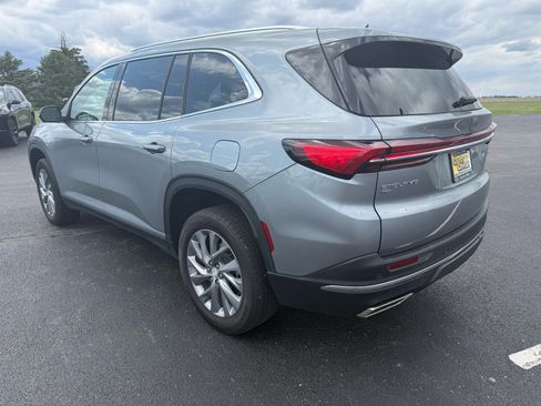 Used 2025 Buick Enclave Preferred AWD/4WD image 3