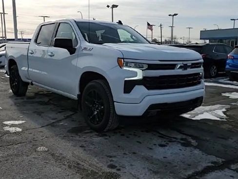 Used 2024 Chevrolet Silverado 1500 RST image 2