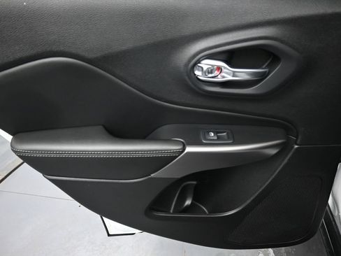 Used 2022 Jeep Cherokee Limited image 23