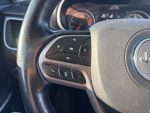 Used 2019 Jeep Cherokee Latitude w/ Cold Weather Group AWD/4WD image 23