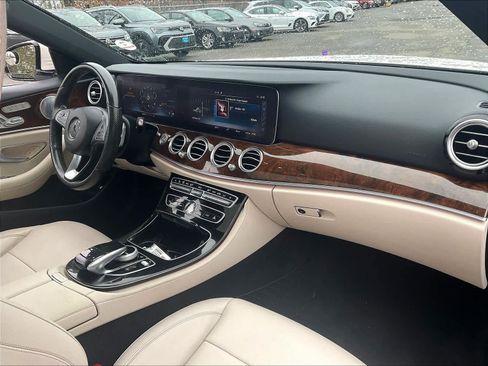 Used 2017 Mercedes-Benz E 300 4MATIC image 14
