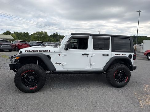 Used 2024 Jeep Wrangler Unlimited Rubicon w/ Convenience Group AWD/4WD image 8