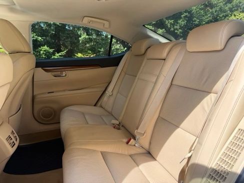 Used 2013 Lexus ES 300h w/ Luxury Pkg FWD image 40
