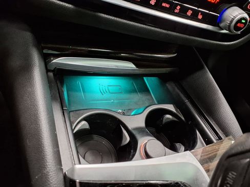 Used 2021 BMW 540i w/ Convenience Package image 33