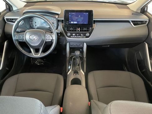 Used 2025 Toyota Corolla Cross LE image 32