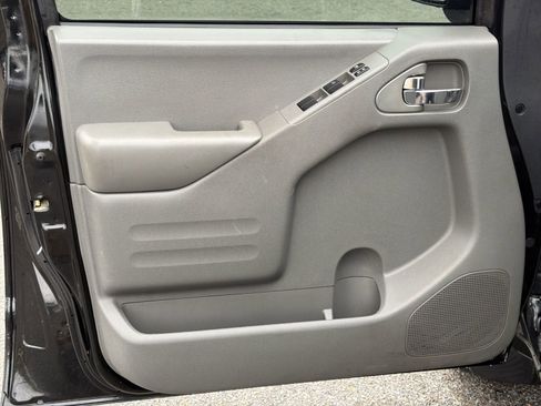 Used 2019 Nissan Frontier SV image 14