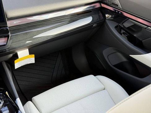 New 2026 BMW 550e xDrive image 10