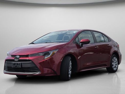 Used 2025 Toyota Corolla LE FWD image 17