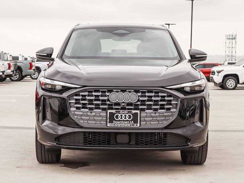 Used 2025 Audi Q5 Premium w/ Convenience Package AWD/4WD image 2