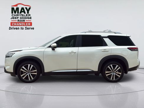 Used 2024 Nissan Pathfinder Platinum w/ Cargo Package AWD/4WD image 4