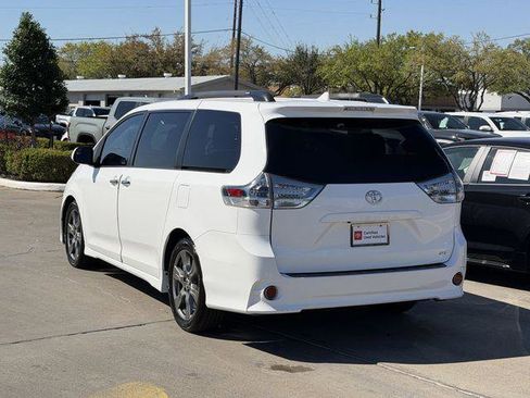 Certified 2020 Toyota Sienna SE image 5