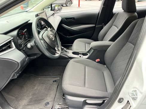 Certified 2025 Toyota Corolla LE FWD image 9