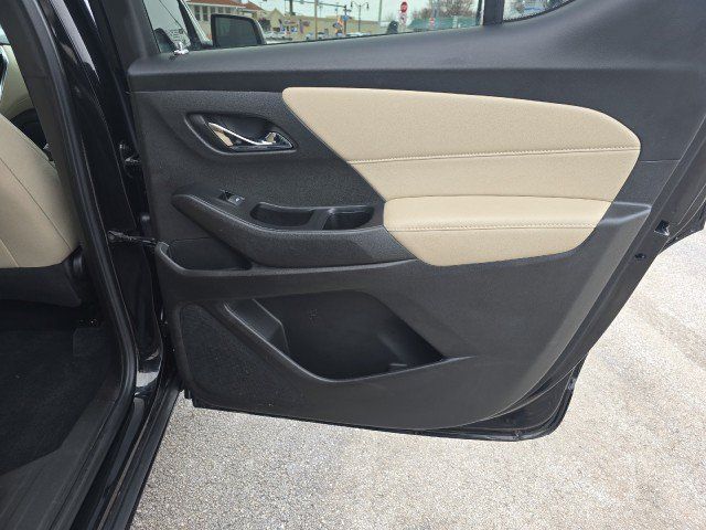Used 2023 Chevrolet Traverse LS FWD image 36