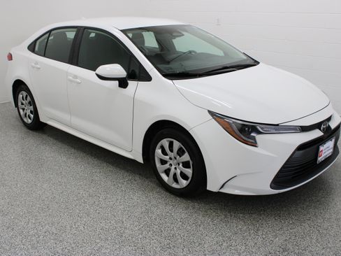 Used 2026 Toyota Corolla LE FWD image 4