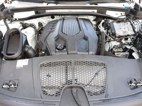 Certified 2023 Porsche Macan Turbo AWD/4WD image 29