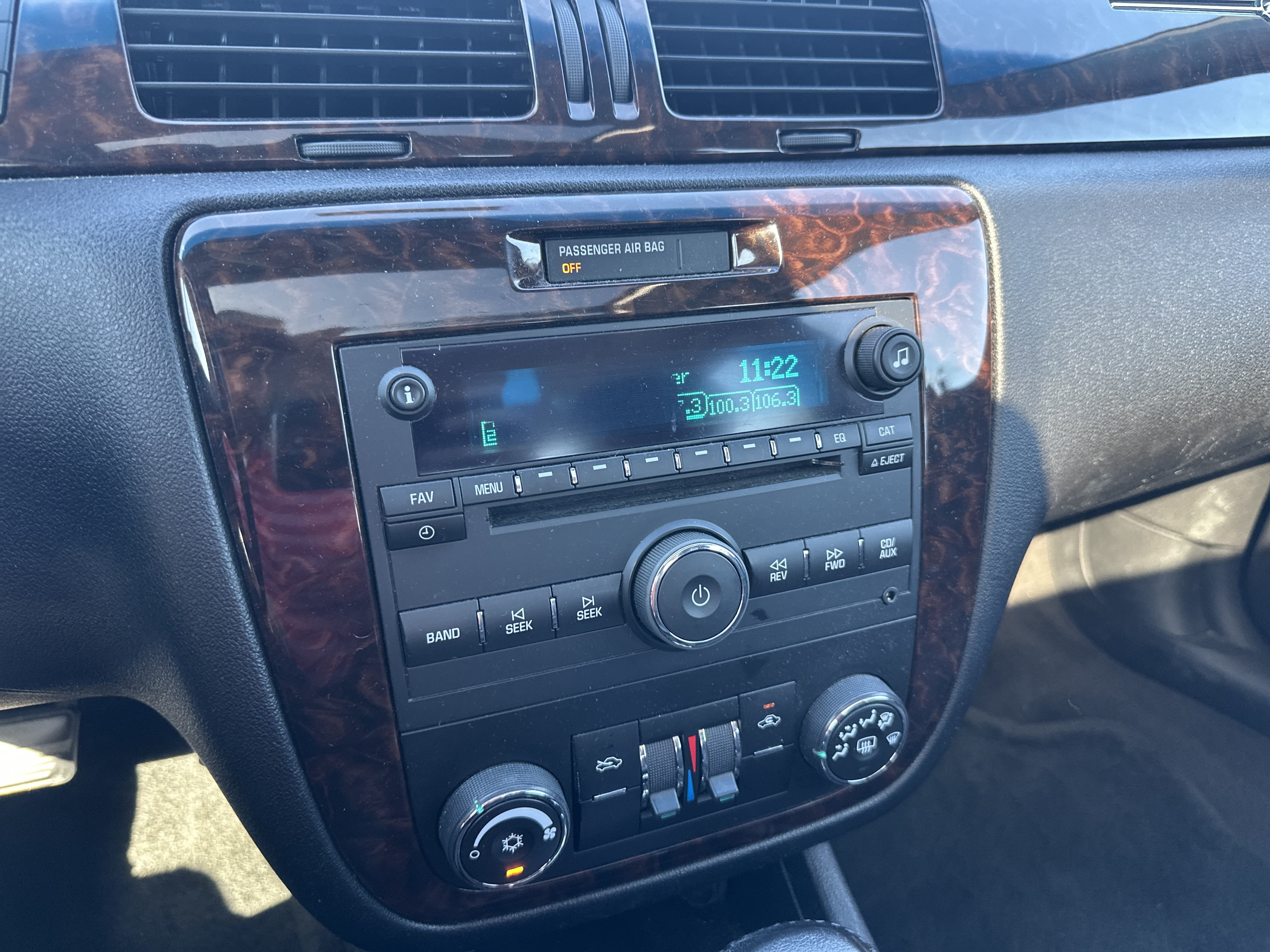 Used 2014 Chevrolet Impala LT w/ LT Sunroof Package FWD image 27