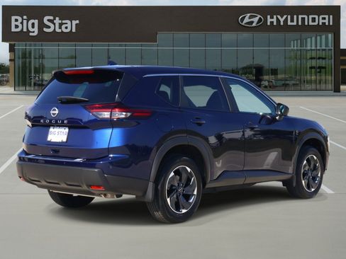 Used 2026 Nissan Rogue SV w/ Cold Weather Package FWD image 4
