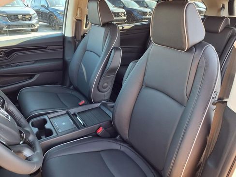 New 2026 Honda Odyssey Touring image 14