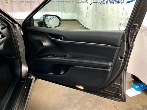 Used 2024 Toyota Camry XSE FWD image 12