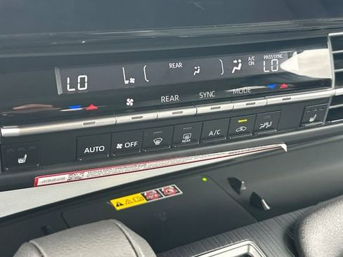 Certified 2026 Toyota Sienna XLE FWD image 26