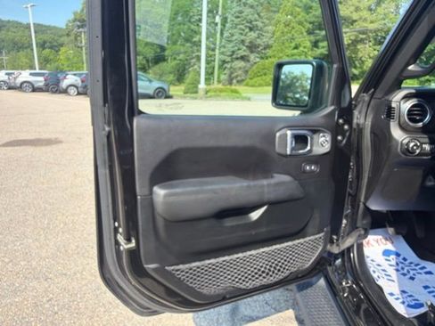 Used 2020 Jeep Wrangler Unlimited Sahara AWD/4WD image 20