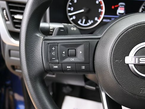 Used 2023 Nissan Rogue S FWD image 18