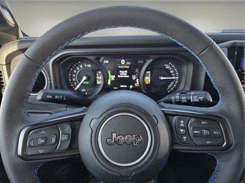 Used 2025 Jeep Wrangler Unlimited Rubicon 4xe w/ Convenience Group image 17