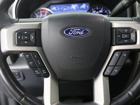 Used 2022 Ford F250 Platinum image 4