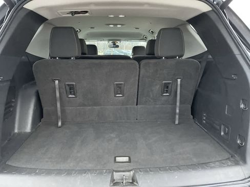 Used 2021 Chevrolet Traverse LT image 17