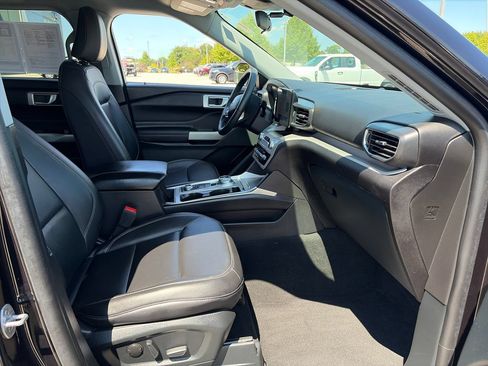 Used 2023 Ford Explorer XLT w/ Equipment Group 202A AWD/4WD image 8