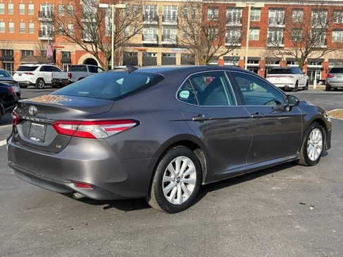 Used 2019 Toyota Camry LE image 5
