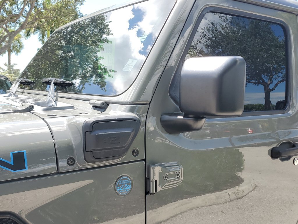 Used 2022 Jeep Wrangler Unlimited Rubicon 4xe AWD/4WD image 14