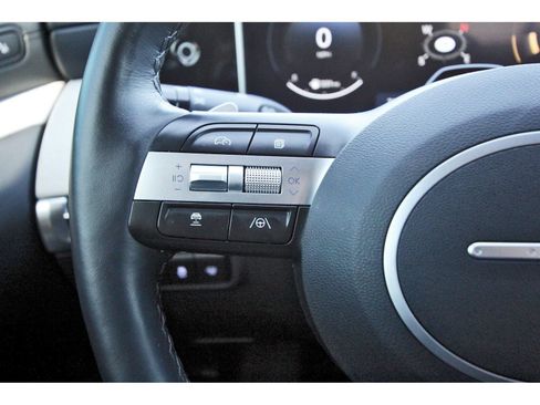 Certified 2025 Hyundai Santa Cruz Limited image 18