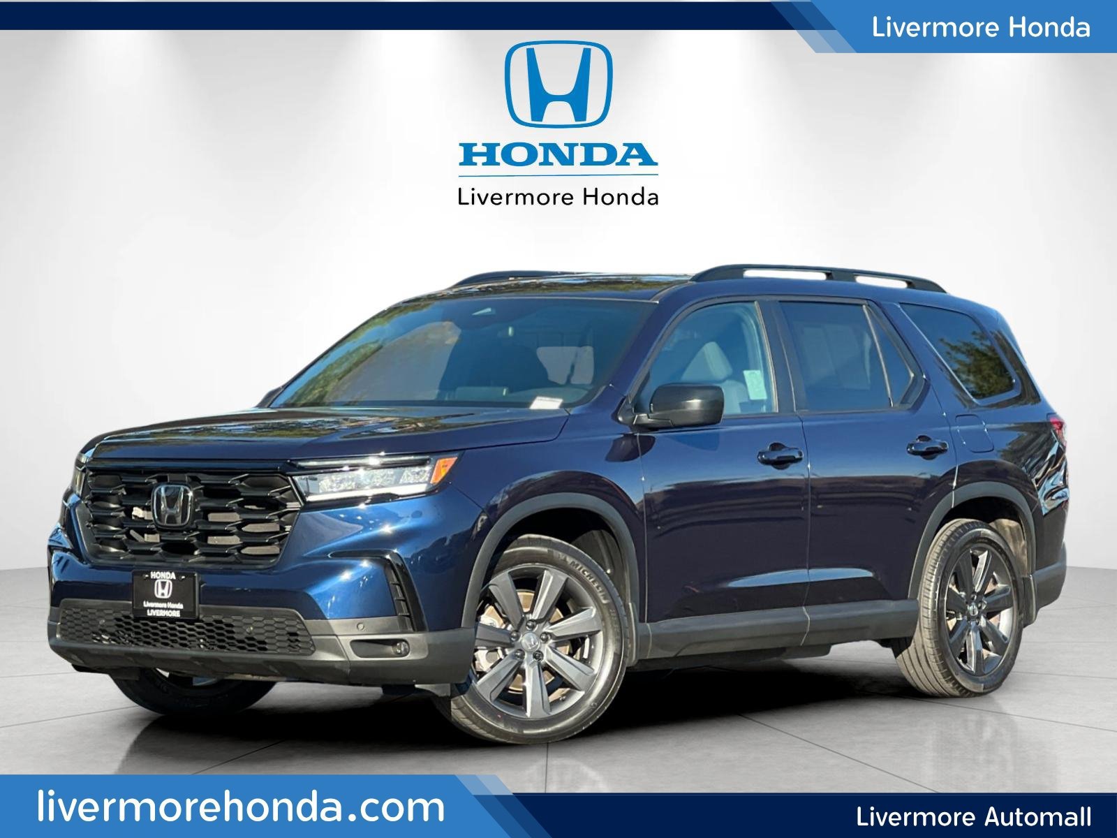 Certified 2025 Honda Pilot Sport image 1