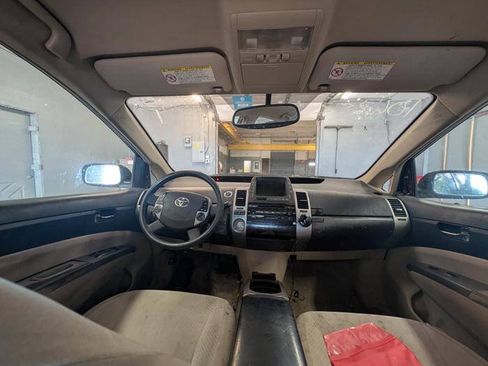 Used 2005 Toyota Prius w/ Pkg 6 FWD image 28