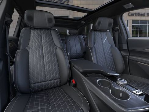 New 2026 Cadillac Lyriq V w/ LPO, Floor Liner Package AWD/4WD image 16