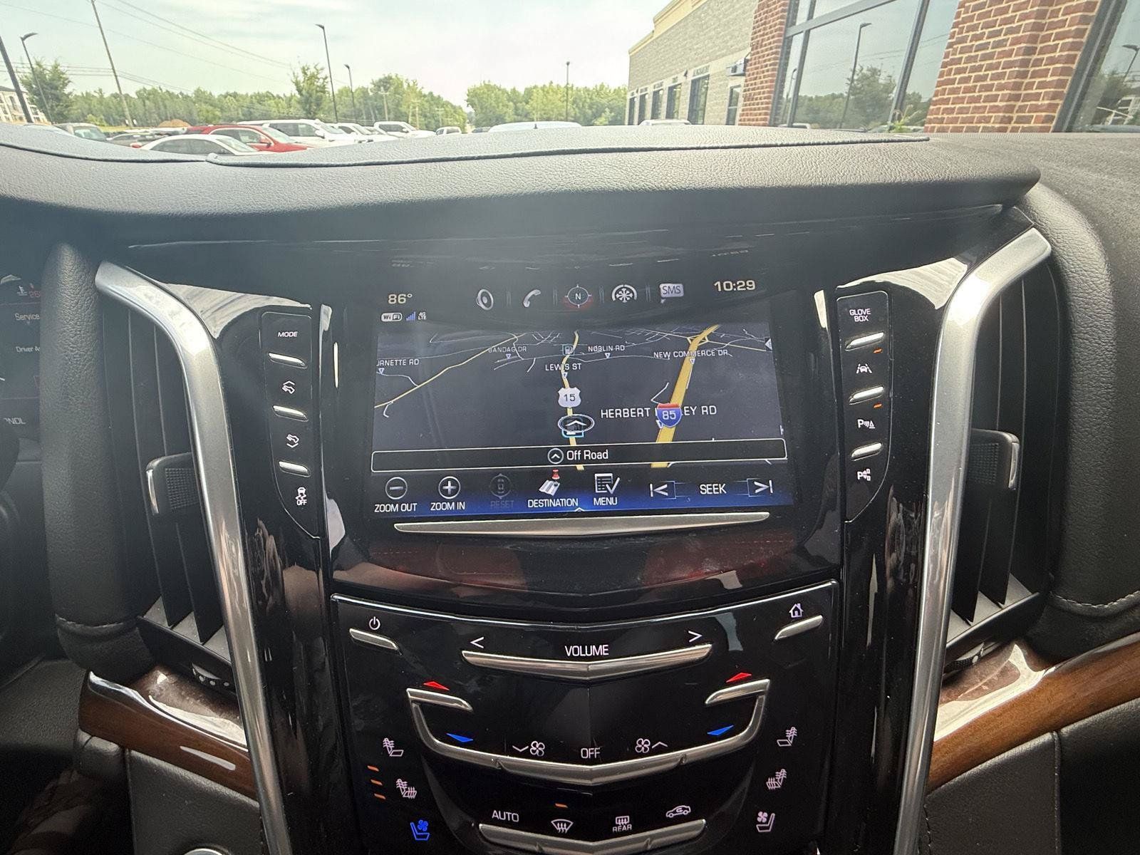 Used 2020 Cadillac Escalade Premium Luxury RWD image 32