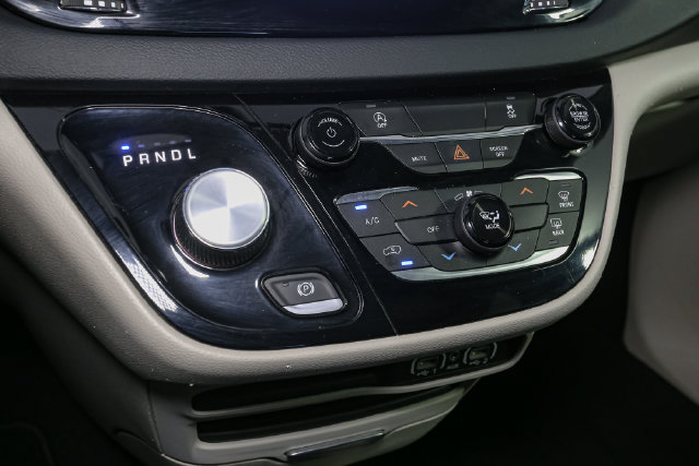 Used 2022 Chrysler Voyager LX FWD image 25