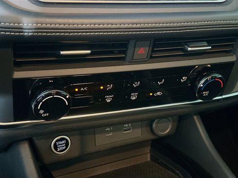 Used 2023 Nissan Rogue S image 23