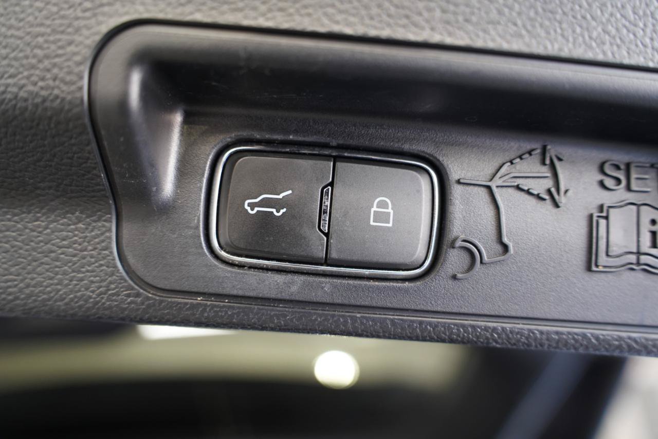 Used 2021 Ford Explorer XLT w/ Equipment Group 202A AWD/4WD image 39