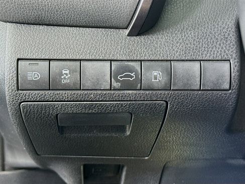 Used 2018 Toyota Camry SE w/ Convenience Package image 17