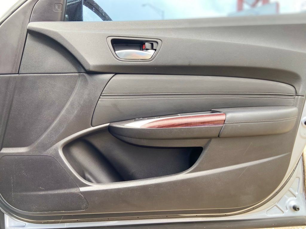 Used 2016 Acura TLX w/ Technology Package FWD image 17