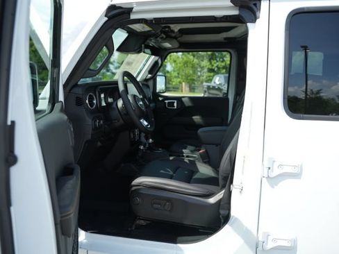 New 2026 Jeep Wrangler Unlimited Sahara AWD/4WD image 10