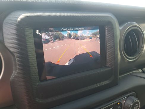 Used 2021 Jeep Gladiator Sport AWD/4WD image 19