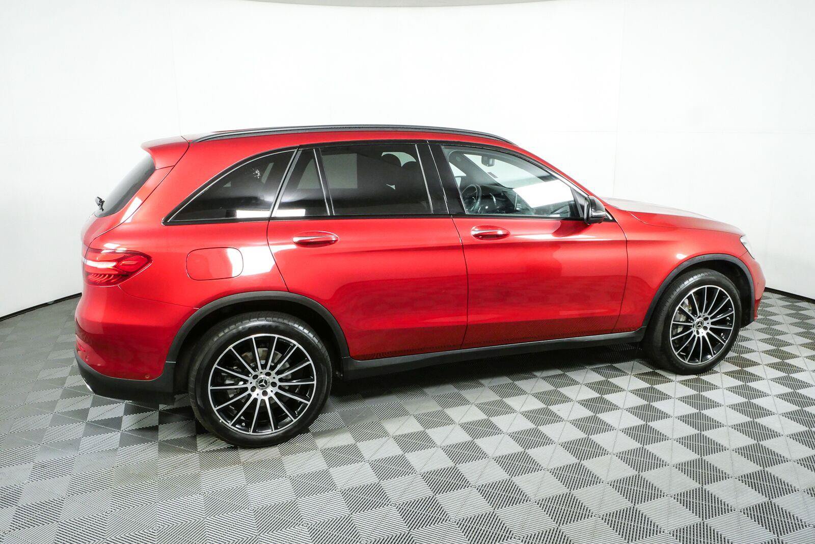 Used 2019 Mercedes-Benz GLC 300 image 2