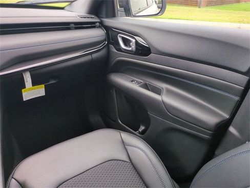 New 2026 Jeep Compass Latitude image 17