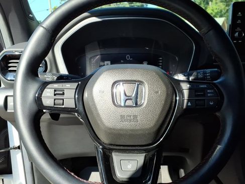 Used 2025 Honda Pilot Black Edition image 31