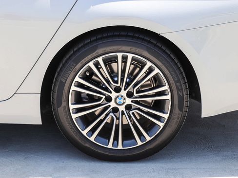 Used 2019 BMW 530i RWD image 12
