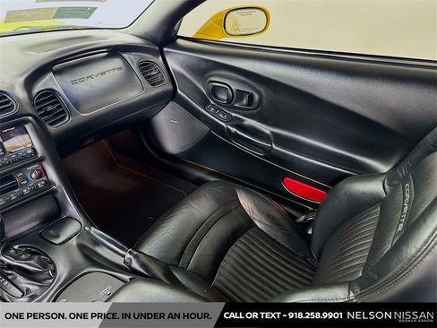 Used 2004 Chevrolet Corvette Coupe w/ Roof Package image 21